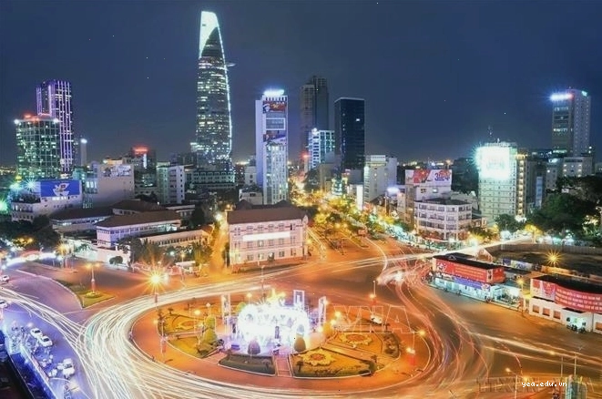 Thành phố Hồ Chí Minh nhộn nhịp về đêm