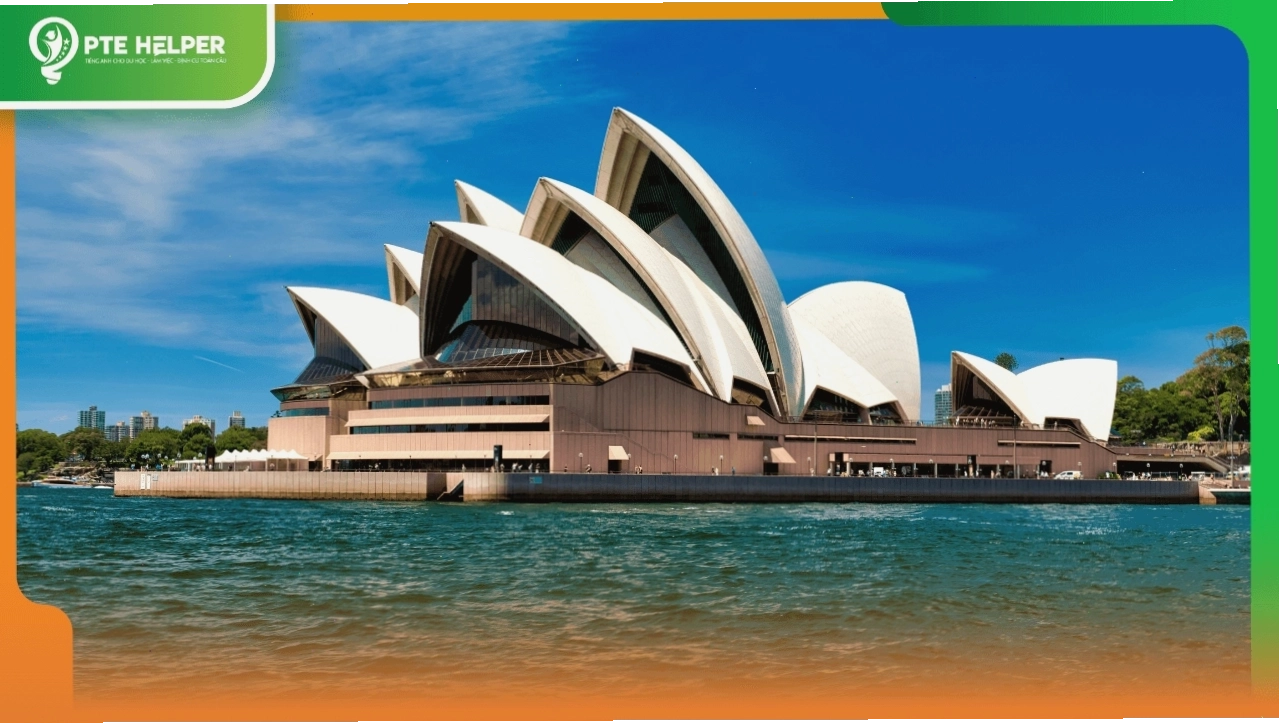 Thành phố Sydney nhìn từ trên cao với biểu tượng Nhà hát Opera và Cầu cảng