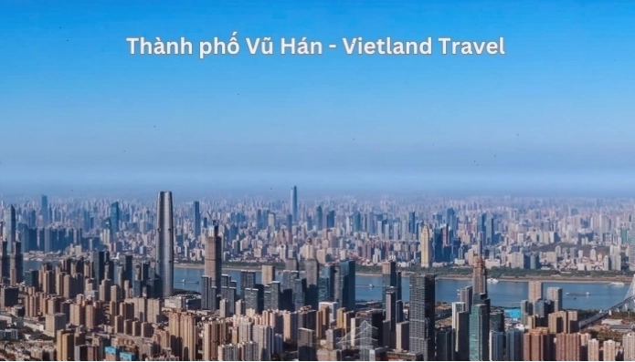 Thành phố Vũ Hán nhìn từ trên cao với cảnh quan sông nước đặc trưng