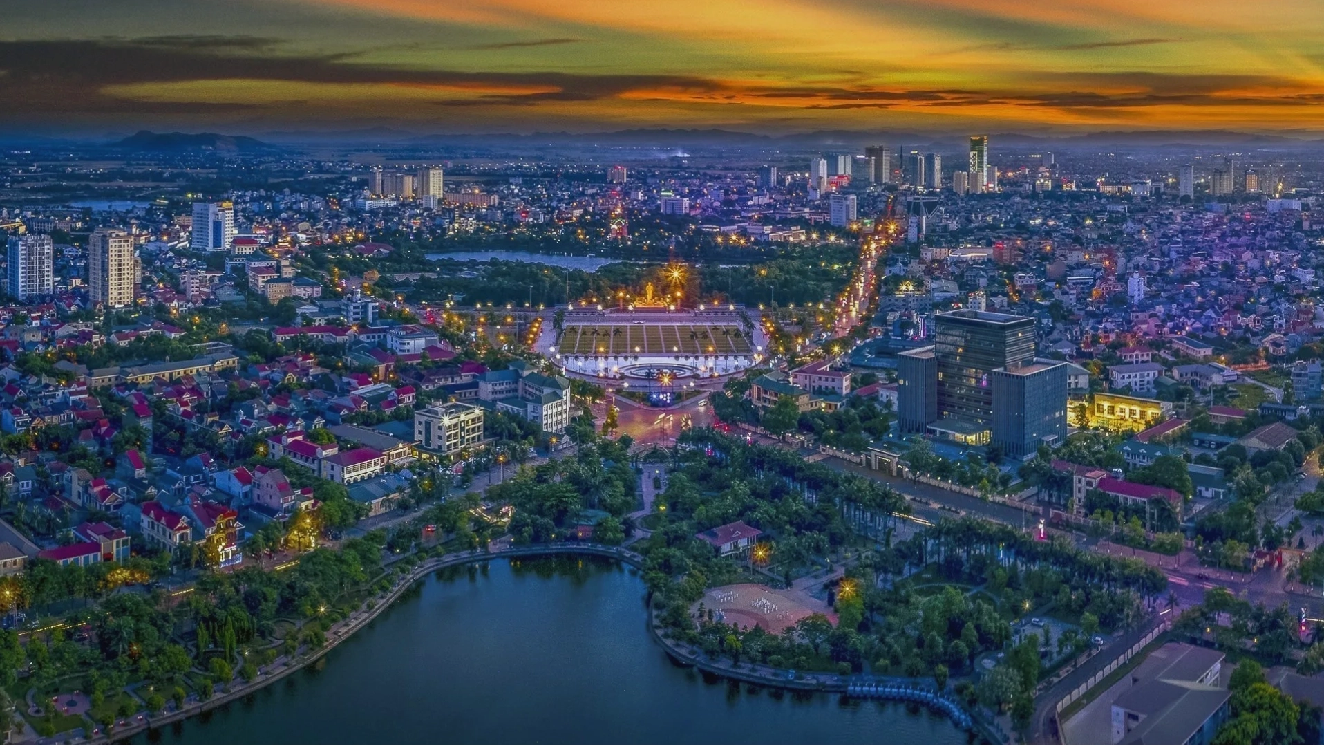 Thành Vinh hôm nay với những tòa nhà hiện đại và đường phố khang trang