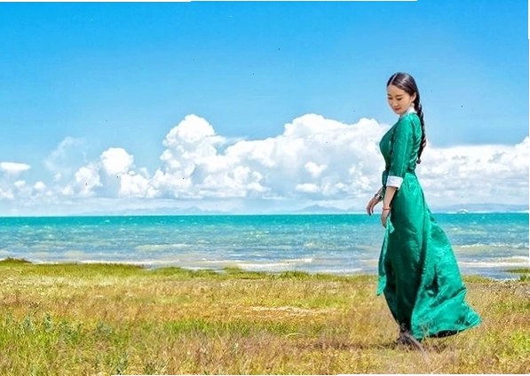 Thảo nguyên Thanh Hải mùa hè rực rỡ sắc hoa