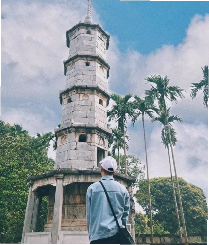 Tháp Bảo Nghiêm uy nghiêm tại chùa Bút Tháp