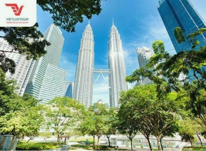 Tháp đôi Petronas - Biểu tượng giữa lòng Kuala Lumpur