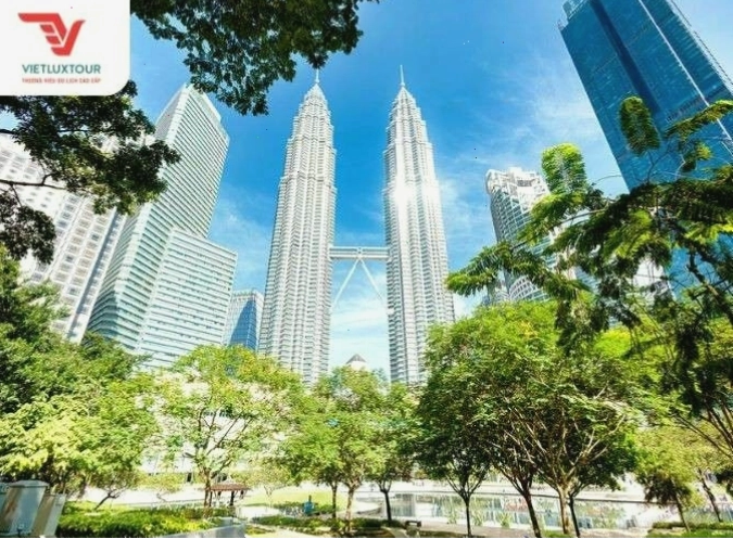 Tháp đôi Petronas - Biểu tượng giữa lòng Kuala Lumpur