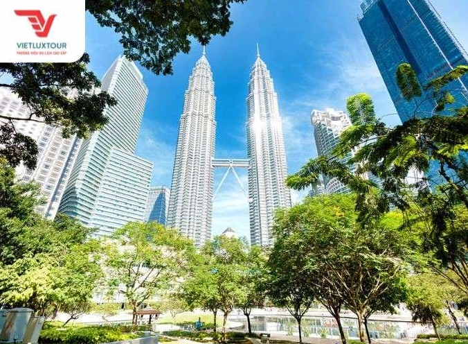 Tháp đôi Petronas: Biểu tượng kiến trúc và điểm đến không thể bỏ lỡ tại Malaysia