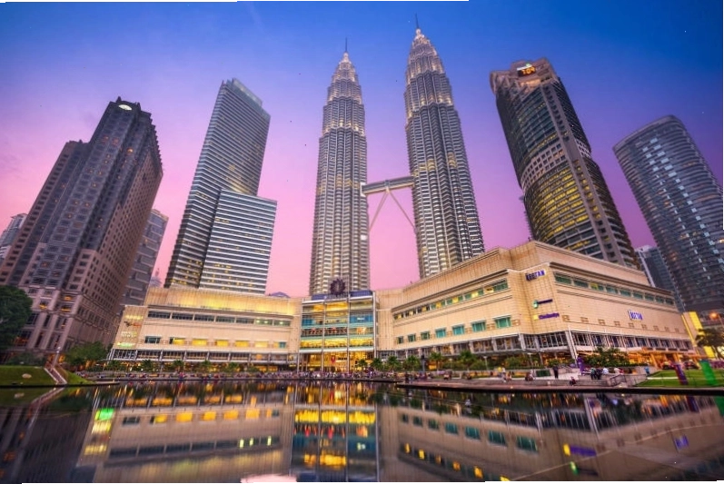 Tháp đôi Petronas cao chọc trời, biểu tượng của Malaysia