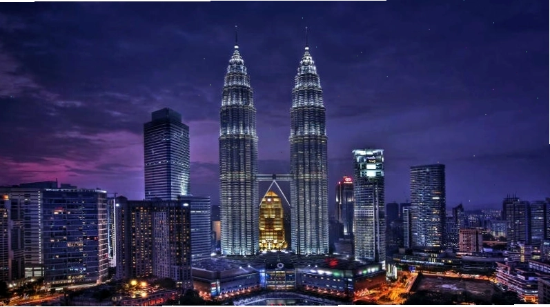 Tháp đôi Petronas cao chọc trời, biểu tượng của Malaysia