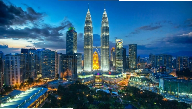 Tháp đôi Petronas cao chọc trời, biểu tượng của Malaysia
