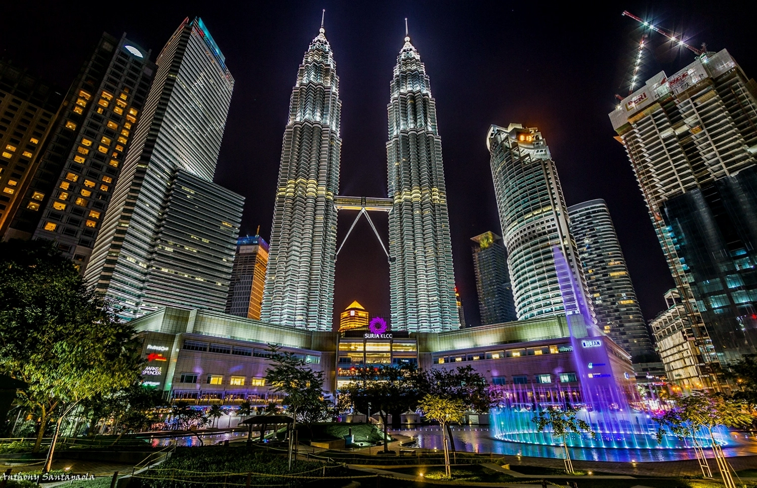 Tháp đôi Petronas Kuala Lumpur, biểu tượng của Malaysia