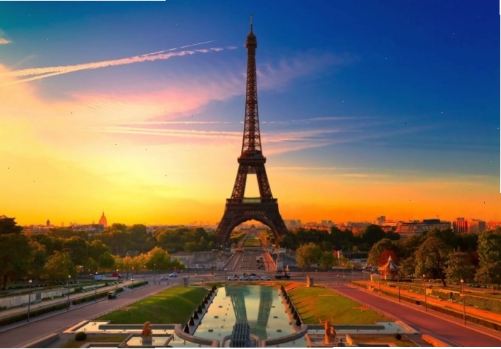 Tháp Eiffel - Biểu tượng nổi tiếng và lãng mạn của thủ đô Paris