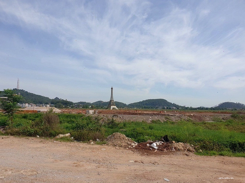 Tháp Eiffel phiên bản Thanh Hóa trong quá trình xây dựng
