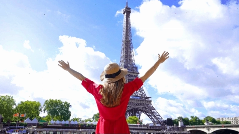 Tháp Eiffel và những sự thật thú vị ẩn giấu