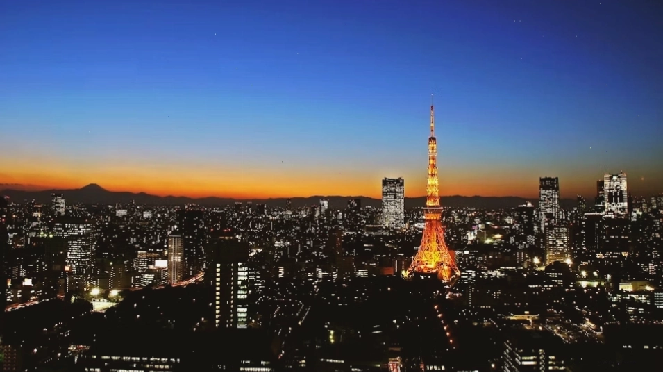 Tháp Tokyo lúc hoàng hôn với phong cảnh thành phố về đêm