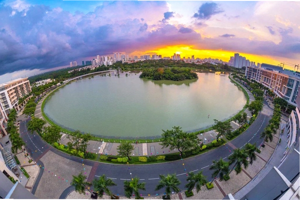 The Horizon nhìn ra Hồ Bán Nguyệt và Cầu Ánh Sao