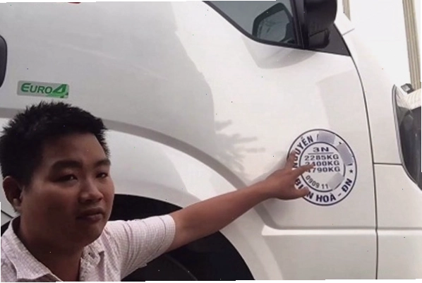 Thông tin ghi trên cửa xe tải