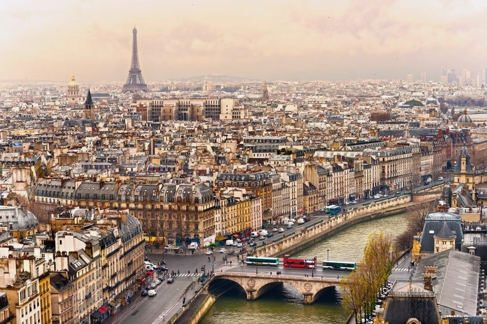 Thủ đô Paris hoà hoa tráng lệ với các cửa hàng thời trang
