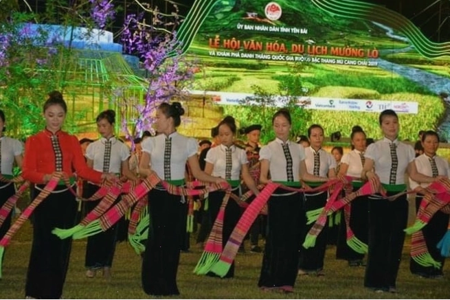 Thung lũng Mường Lò Yên Bái với cánh đồng lúa xanh mướt