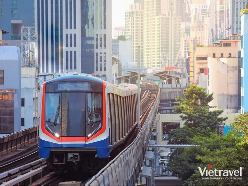 Thưởng thức ẩm thực đường phố Thái Lan hấp dẫn