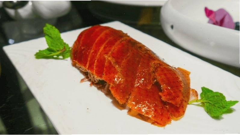 Thưởng thức vịt quay Bắc Kinh truyền thống tại nhà hàng Beijing Da Dong