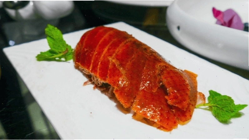 Thưởng thức vịt quay Bắc Kinh truyền thống tại nhà hàng Beijing Da Dong