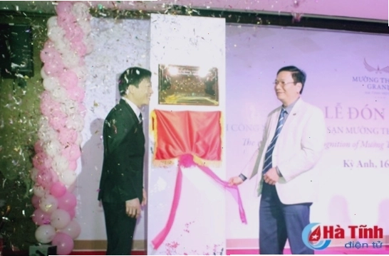 Tiện nghi hồ bơi ngoài trời tại Mường Thanh Grand Hà Tĩnh