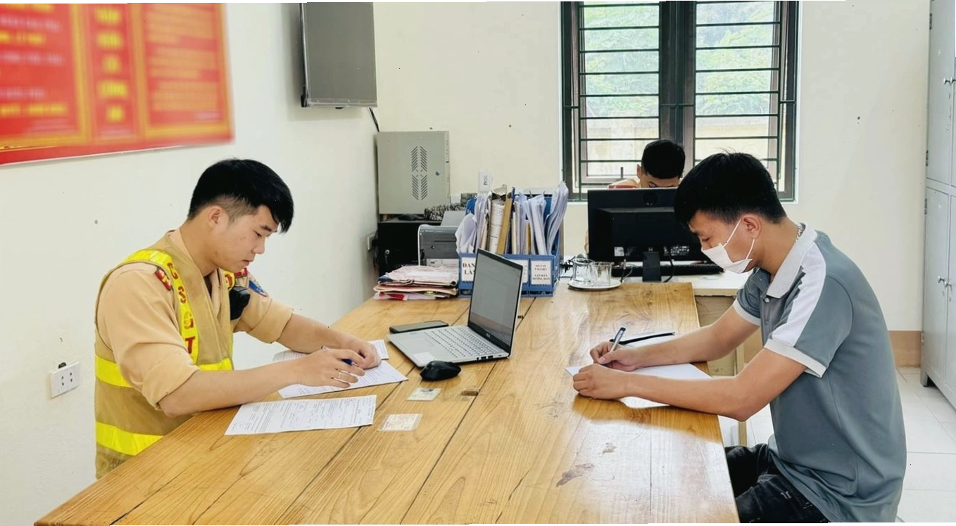 Tín hiệu đèn xanh giao thông cho phép phương tiện di chuyển