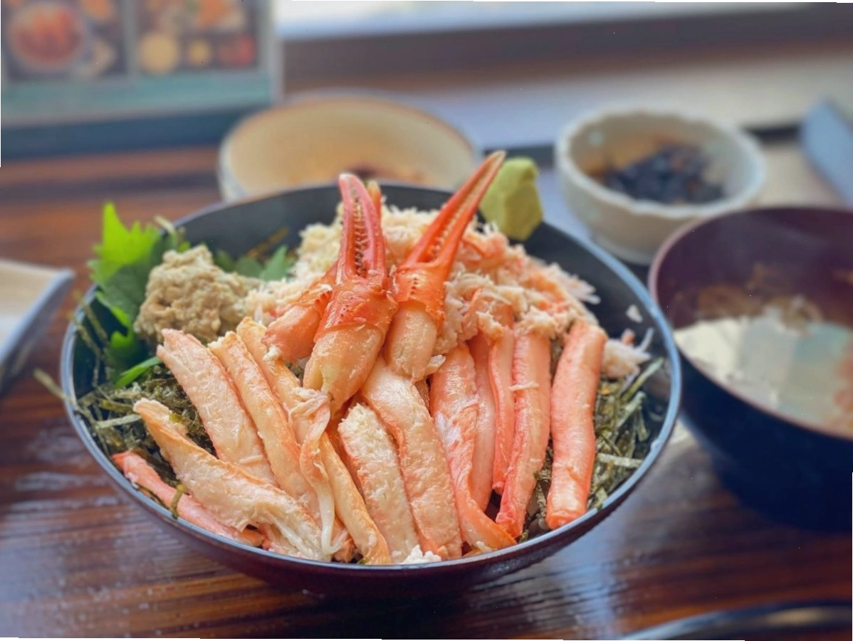 Tô điểm vịnh Toyama với những bát Kaisendon hải sản tươi ngon