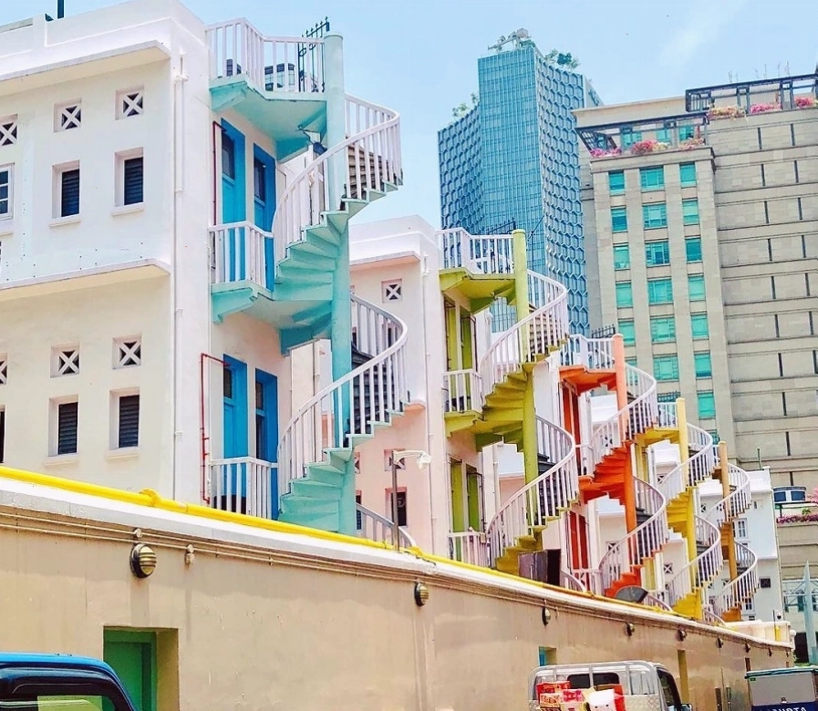 Tòa nhà MICA với những ô cửa sổ màu sắc