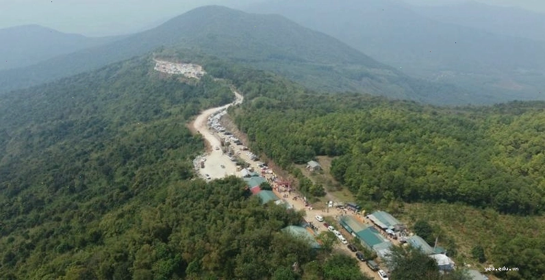 Toàn cảnh Am Tiên Thanh Hóa nhìn từ xa