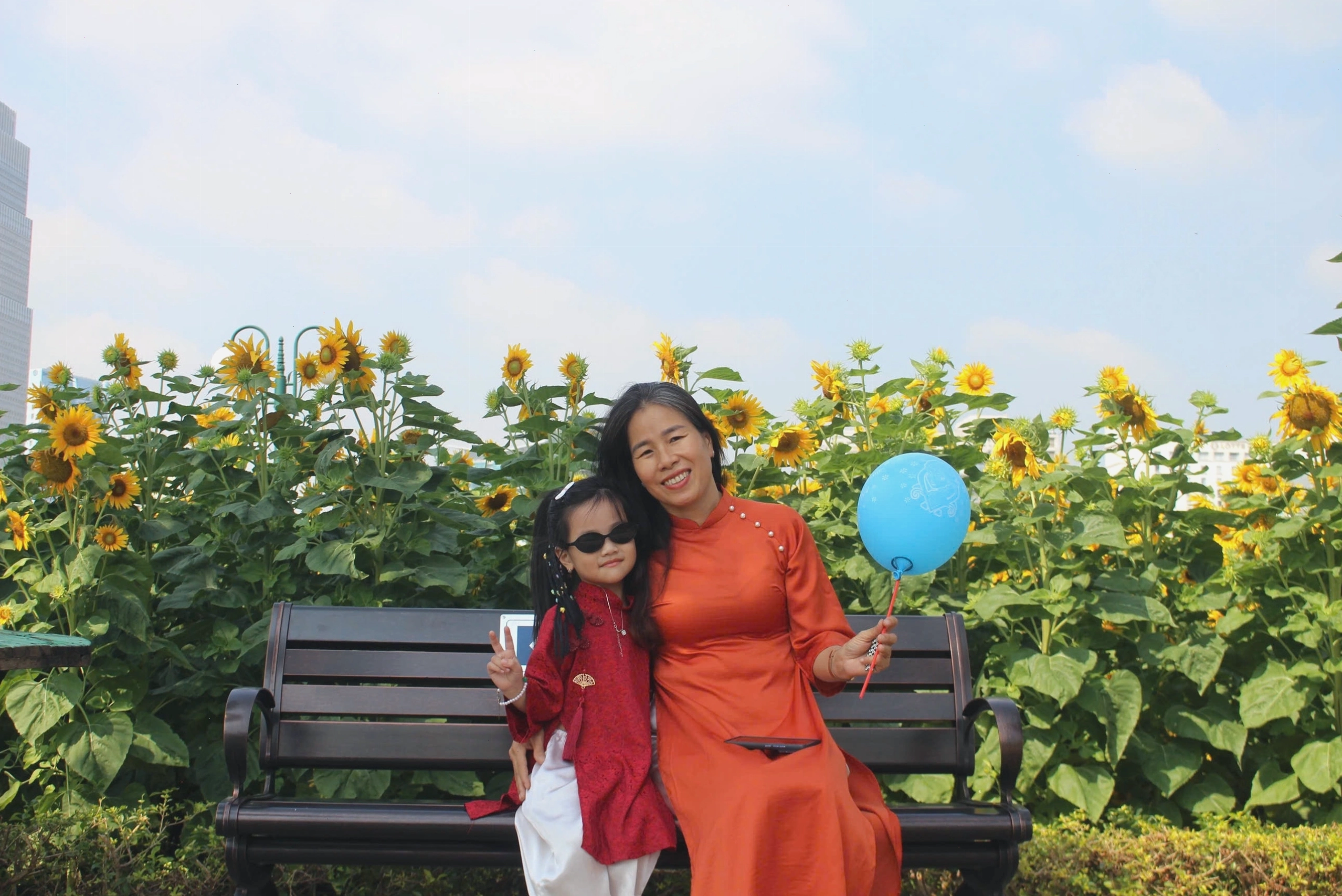 Toàn cảnh cánh đồng hoa hướng dương TP Thủ Đức với hàng ngàn bông hoa khoe sắc