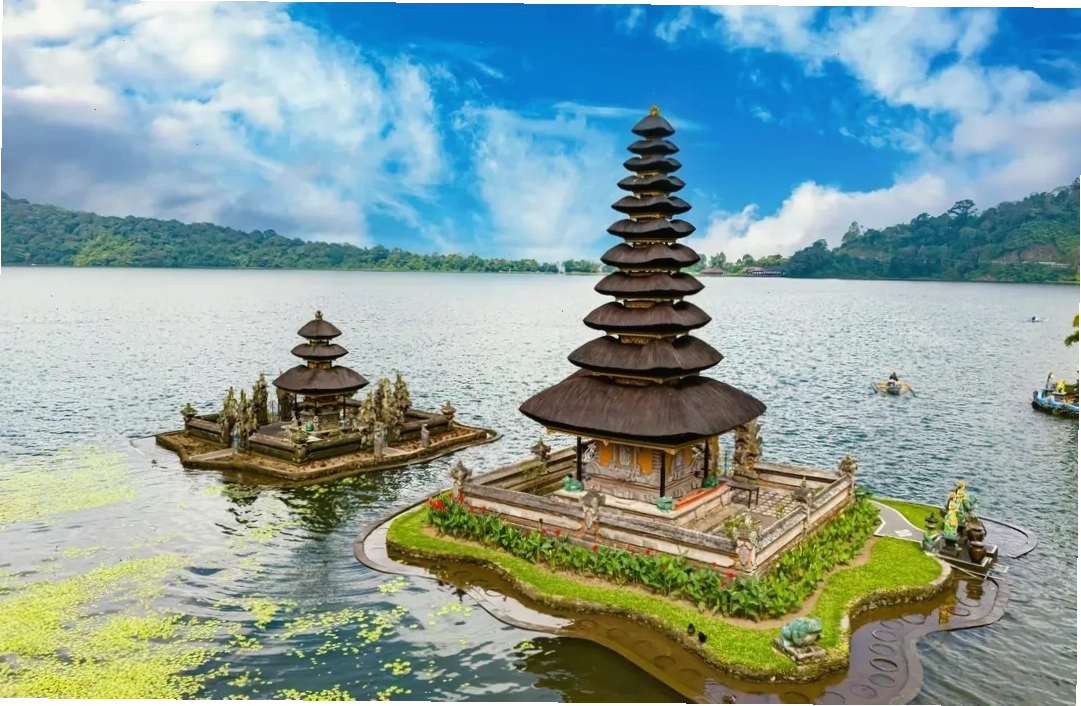 Toàn cảnh Cao Nguyên Kintamani với hồ và núi lửa Batur tại Indonesia