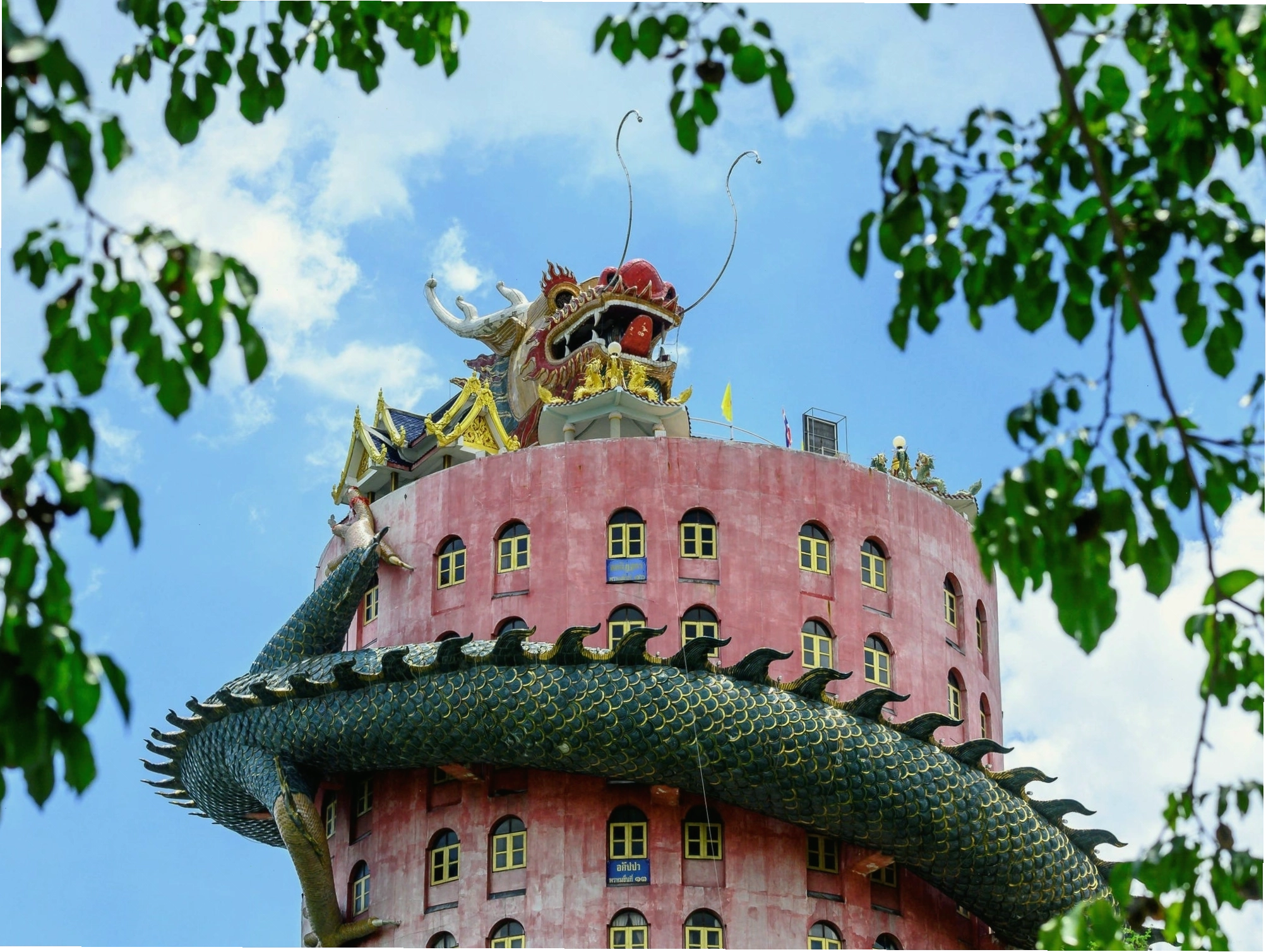 Toàn cảnh Chùa Rồng Wat Samphran