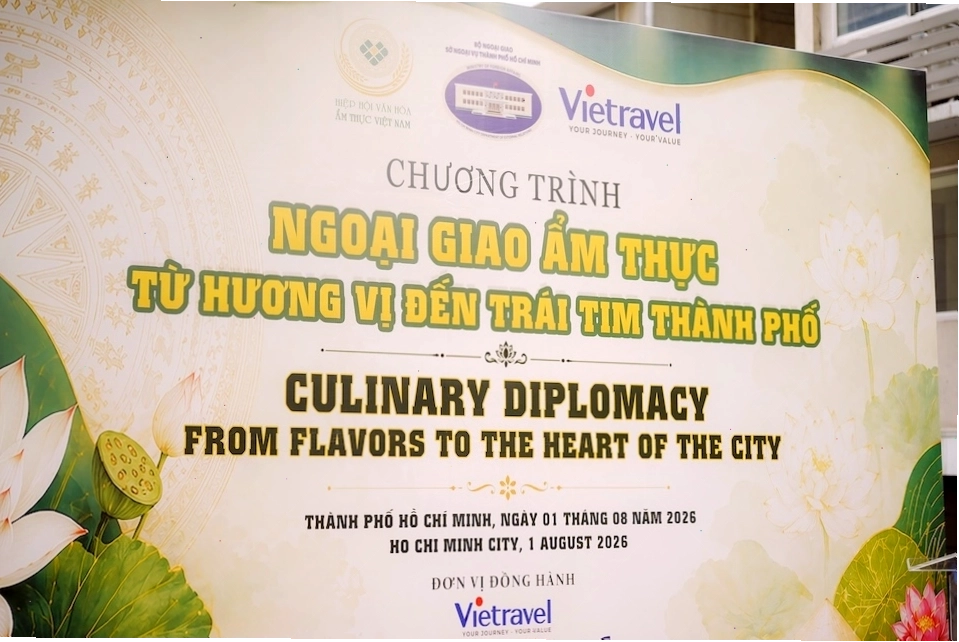 Toàn cảnh hẻm Tu Sản và sông Nho Quế nhìn từ đèo Mã Pì Lèng
