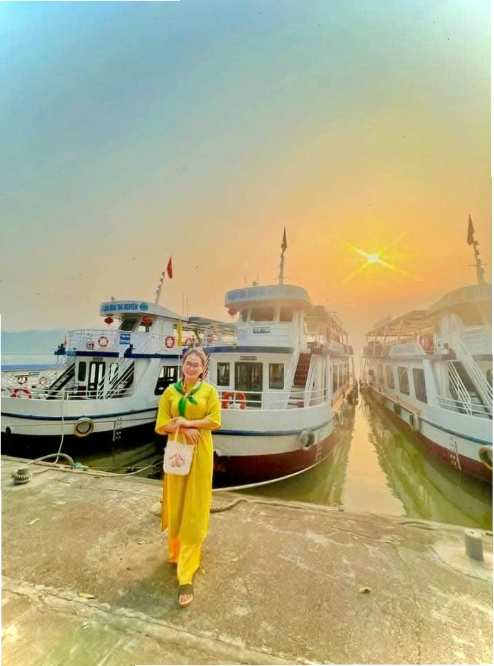 Toàn cảnh Hồ Núi Cốc với cảnh quan thiên nhiên hùng vĩ