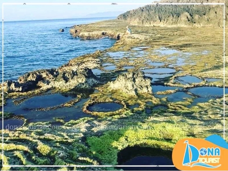 Toàn cảnh Hòn Đỏ Ninh Thuận với những khối đá đặc trưng
