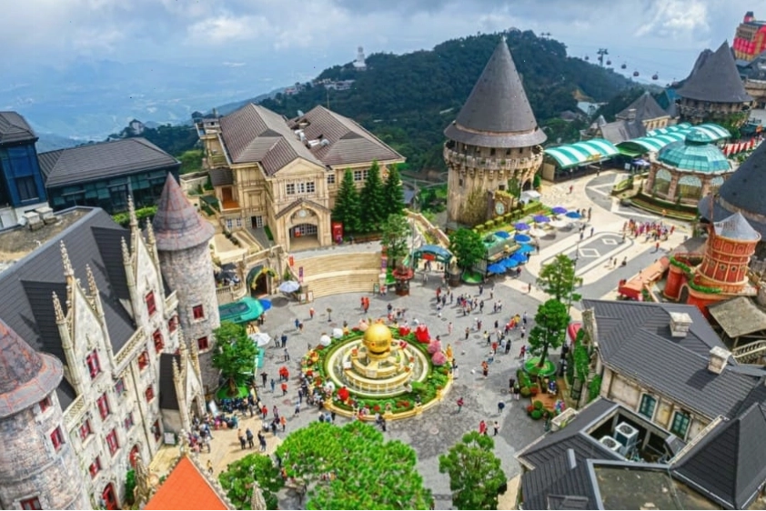 Toàn cảnh khu du lịch Bà Nà Hills nổi tiếng Đà Nẵng với độ cao 1487m
