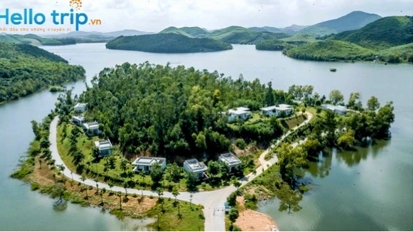 Toàn cảnh khu sinh thái Mường Thanh Diễn Lâm nhìn từ trên cao