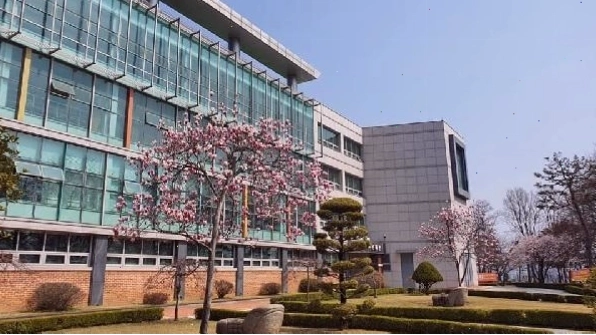 Toàn cảnh khuôn viên xanh mát của Đại học Osan Hàn Quốc