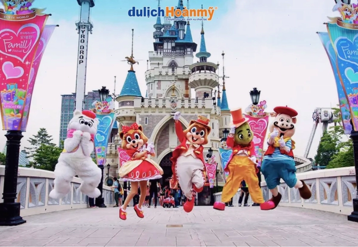 Toàn cảnh Lotte World với các trò chơi giải trí hấp dẫn
