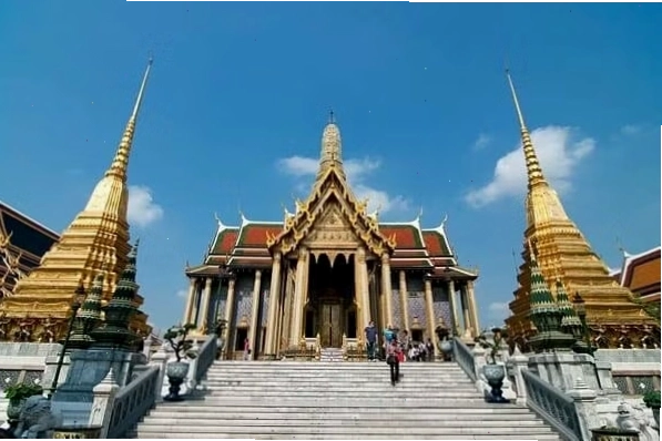 Toàn cảnh một cung điện lộng lẫy, thể hiện vẻ đẹp kiến trúc hoàng gia