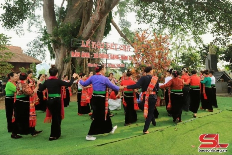 Toàn cảnh nhìn từ đỉnh Pha Luông
