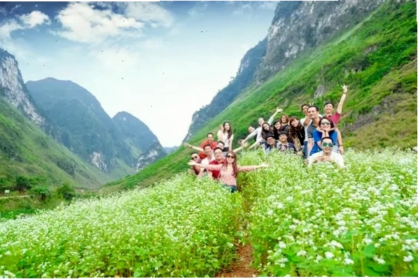 Toàn cảnh non nước Hà Giang tháng 4 với núi non trùng điệp