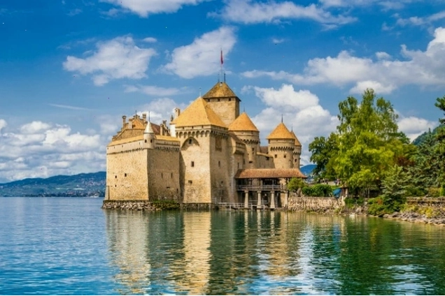 Toàn cảnh núi Pilatus hùng vĩ nhìn từ Lucerne
