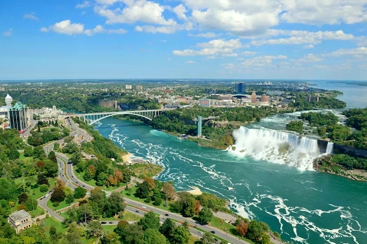 Toàn cảnh Thác Niagara hùng vĩ nhìn từ phía Canada