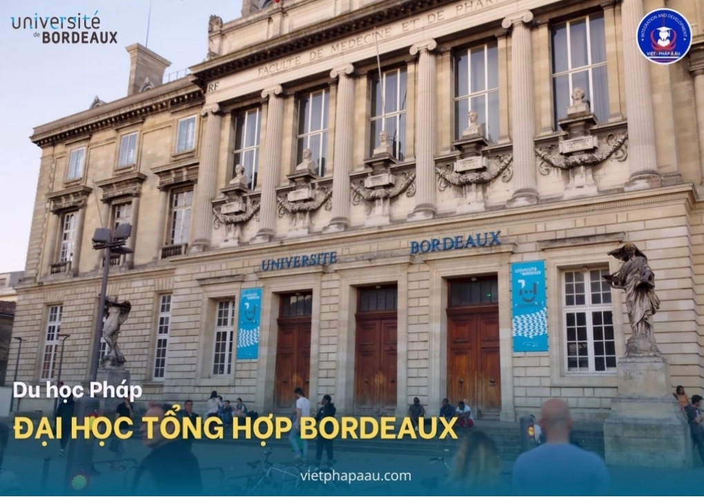 Toàn cảnh thành phố Bordeaux với kiến trúc cổ kính và hiện đại xen lẫn
