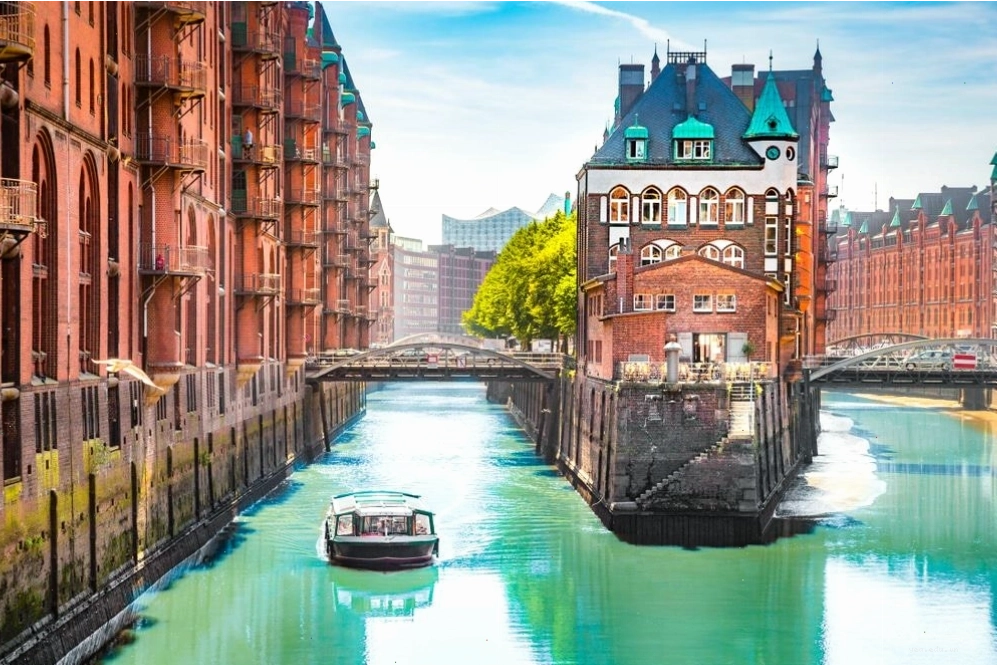 Toàn cảnh thành phố Hamburg Đức nhìn từ trên cao