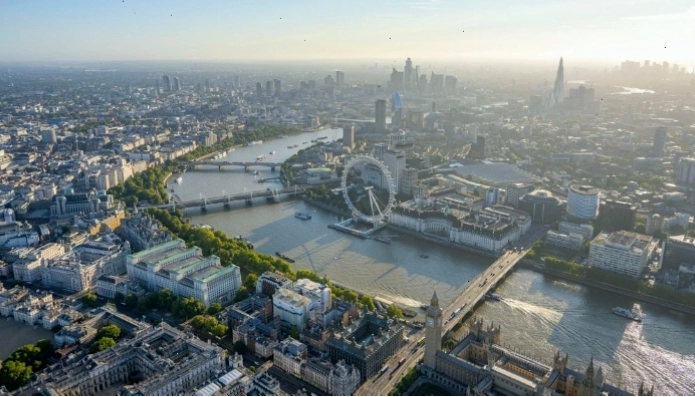 Toàn cảnh thành phố Luân Đôn về đêm bên sông Thames