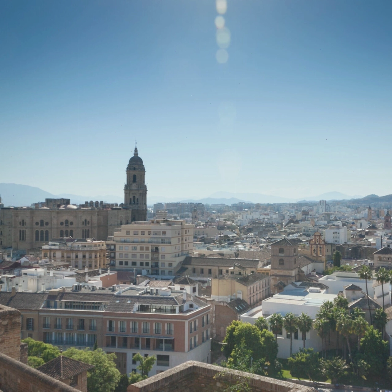 Toàn cảnh thành phố Malaga nhìn từ trên cao