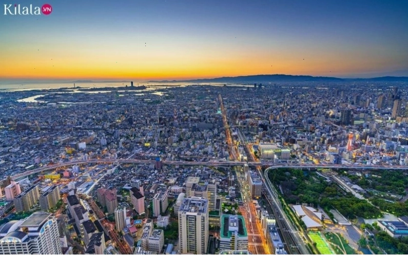 Toàn cảnh thành phố Osaka sầm uất thuộc vùng Kansai, Nhật Bản