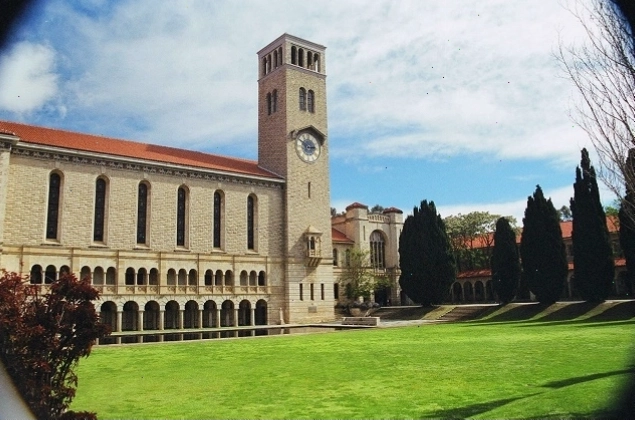 Toàn cảnh thành phố Perth nhìn từ trên cao với dòng sông Swan thơ mộng
